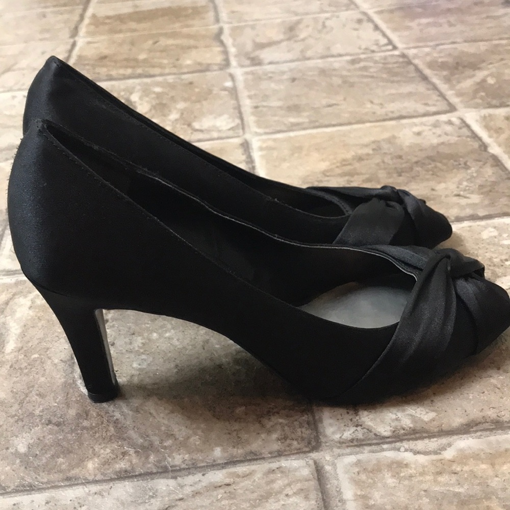 Mootsies Tootsies women’s black heels